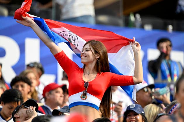 June 12, 2026 Paraguay fan during the FIFA World Cup, WM, Weltmeisterschaft, Fussball 2026 Group D match between USA and Paraguay in Inglewood, California. Mandatory Photo Credit : CSM Inglewood United States of America - ZUMAc04_ 20260612_zma_c04_353 Copyright: xCharlesxBausx