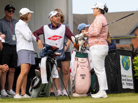 MIDLAND, MI - JUNE 13: Angel Yin speaks with her teammate Juli Inkster during round three of the LPGA, Golf Damen Dow Championship on June 13, 2026, at Midland Country Club in Midland, Michigan. (Photo by Joseph Weiser Icon Sportswire) GOLF: JUN 13 LPGA Dow Championship EDITORIAL USE ONLY Icon2606130053