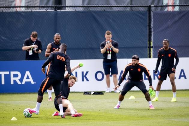 KANSAS CITY - Frenkie de Jong for the Netherlands and Memphis Depay for the Netherlands during a training session of the Dutch national team, Nationalteam at the KC Current Training Facility, on June 13, 2026, in Kansas City. The Dutch national team begins the World Cup with a match against Japan. ROBIN VAN LONKHUIJSEN ANP xVIxANPxSportx xxANPxIVx 560910071 originalFilename: 560910071.jpg