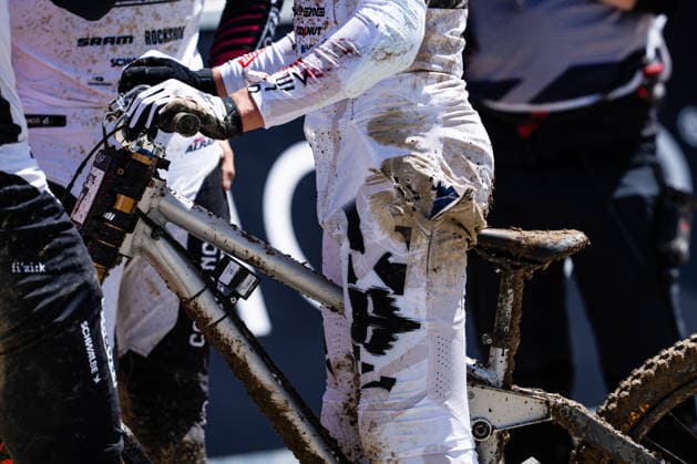 MOUNTAINBIKE - UCI MTB World Series LEOGANG,AUSTRIA,13.JUN.26 - CYCLING, MOUNTAIN BIKE - UCI Mountainbike World Cup, downhill. Image shows trousers destroyed after Asa Vermette (USA) fall.  GEPAxpictures xJulioxArellano
