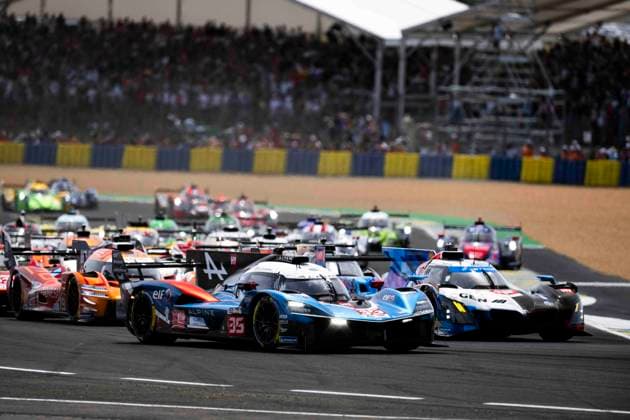 24 HEURES DU MANS 2026 - RACE - SATURDAY 35 FELIX DA COSTA Antonio (prt), MILESI Charles (fra), HABSBURG Ferdinand (aut), Alpine Endurance Team, Alpine A424 35, Hypercar, action start of the race, depart, during the 24 Hours of Le Mans 2026, 3rd round of the 2026 FIA World Endurance Championship, on June 13, 2026 on the Circuit des 24 Heures du Mans in Le Mans, France - Le MansFrance  Copyright: xFabrizioxBoldonix