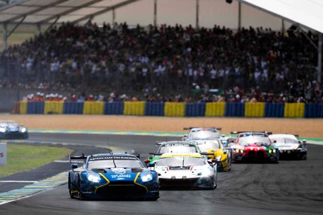 24 HEURES DU MANS 2026 - RACE - SATURDAY 27 JAMES Ian (usa), ROBICHON Zacharie (can), DRUDI Mattia (ita), Heart of Racing Team, Aston Martin Vantage AMR LMGT3 27, LM GT3, action, 21 HERIAU Francois (fra), MANN Simon (usa), ROVERA Alessio (ita), Vista AF Corse, Ferrari 296 LMGT3 Evo 21, LM GT3, action, start of the race, depart, during the 24 Hours of Le Mans 2026, 3rd round of the 2026 FIA World Endurance Championship, on June 13, 2026 on the Circuit des 24 Heures du Mans in Le Mans, France - Le MansFrance  Copyright: xFabrizioxBoldonix