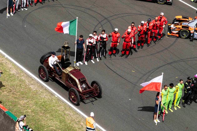 24 HEURES DU MANS 2026 - RACE - SATURDAY Grid, trophy during the 24 Hours of Le Mans 2026, 3rd round of the 2026 FIA World Endurance Championship, on June 13, 2026 on the Circuit des 24 Heures du Mans in Le Mans, France - Le MansFrance  Copyright: xCharlyxLopezx