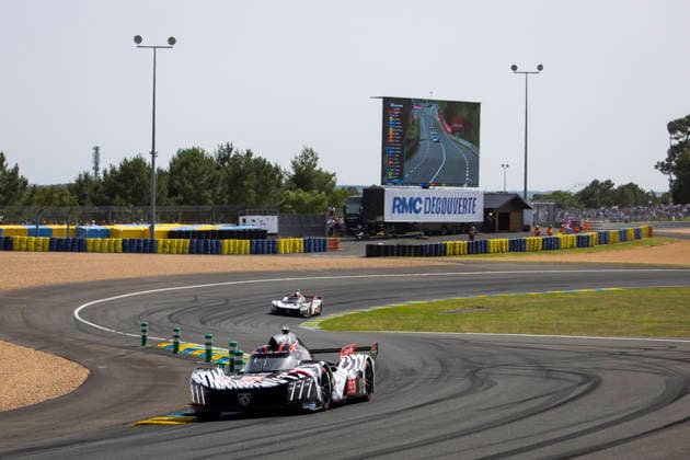 24 HEURES DU MANS 2026 - RACE - SATURDAY 93 DI RESTA Paul (gbr), VANDOORNE Stoffel (bel), CASSIDY Nick (nzl), Peugeot TotalEnergies, Peugeot 9X8 93, Hypercar, action during the 24 Hours of Le Mans 2026, 3rd round of the 2026 FIA World Endurance Championship, on June 13, 2026 on the Circuit des 24 Heures du Mans in Le Mans, France - Le MansFrance  Copyright: xJULIENxDELFOSSEx