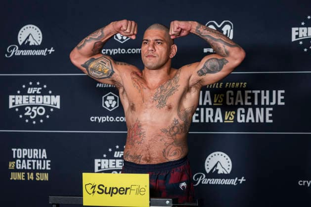 Alex Pereira, former two-time UFC Light Heavyweight Champion and former UFC Middleweight Champion, poses during the UFC Freedom 250 official weigh-ins in Washington, DC, on Saturday, June 13, 2026. The martial arts bouts are scheduled to take place on the South Lawn of the White House on June 14.  WAX20260613902 JIMxLOxSCALZO