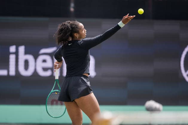 S-HERTOGENBOSCH, NETHERLANDS - JUNE 13: Robin Montgomery of the United States serves to Ajla Tomljanovic of Australia during their WTA, Tennis Damen Singles Semifinal match at the LibÃ ma Open on June 13, 2026 at Autotron s-Hertogenbosch in s-Hertogenbosch, Netherlands. Credit: Andy Astfalck NurPhoto Netherlands Copyright: xAndyxAstfalckx
