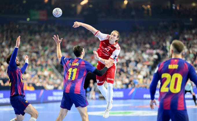 from l Djordje CIKUSA JILICIC Barca , Juri Knorr AH , Aleix GOMEZ Barca throw, action semi-final Aalborg Handbold AH vs Barca, on 13 06 2026 Men Handball EHF Champions League Final4 2026, from 13 06 14 06 2026 in Cologne Germany Lanxess Arena