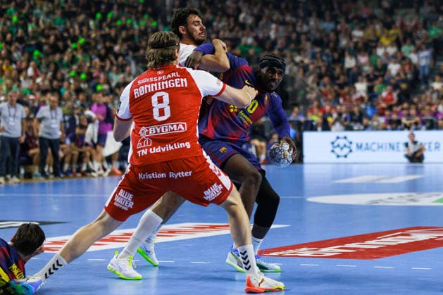 Dika MEM FC Barcelona Barca, 10 in duel against Vetle ROENNINGEN Aalborg Handbold, 08 GER, Aalborg Handbold vs FC Barcelona, handball, TruckScout24 EHF FINAL4 2026, semi-final, 2025 2026 season, 13 06 2026, GER, Aalborg Handbold vs FC Barcelona, handball, TruckScout24 EHF FINAL4 2026, semi-final, 2025 2026 season, 13 06 2026, Cologne Copyright: xEibnerxPressefoto OliverxSchmidtx EP_OST