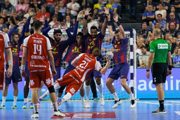 Juri KNORR Aalborg Handbold, 21 scores a goal, action, goal throw GER, Aalborg Handbold vs FC Barcelona, handball, TruckScout24 EHF FINAL4 2026, semi-final, match time 2025 2026, 13 06 2026, GER, Aalborg Handbold vs FC Barcelona, handball, TruckScout24 EHF FINAL4 2026, semi-final, match time 2025 2026, 13 06 2026, Cologne Copyright: xEibnerxPressefoto OliverxSchmidtx EP_OST