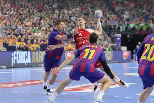 13 06 2025, xtgx, handball, EHF Champions League semi-final, Aalborg Handbold FC Barcelona v l Mads Hoxer Aalborg, 14 throws goal, goal scorer, scores goal, scores the goal Koeln