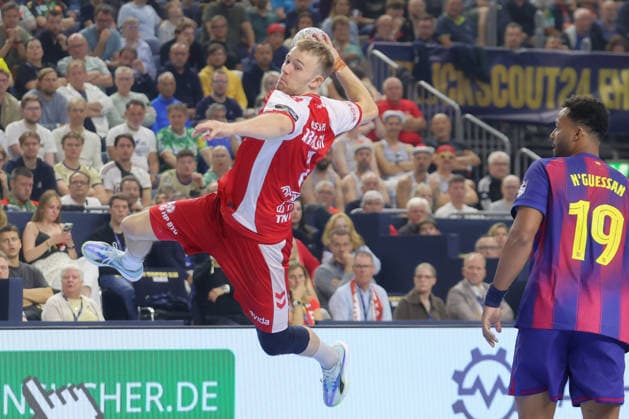13 06 2025, xtgx, handball, EHF Champions League semi-final, Aalborg Handbold FC Barcelona v l Thomas Arnoldsen Aalborg, 7 throws goal, goal scorer, scores goal, scores the goal Koeln