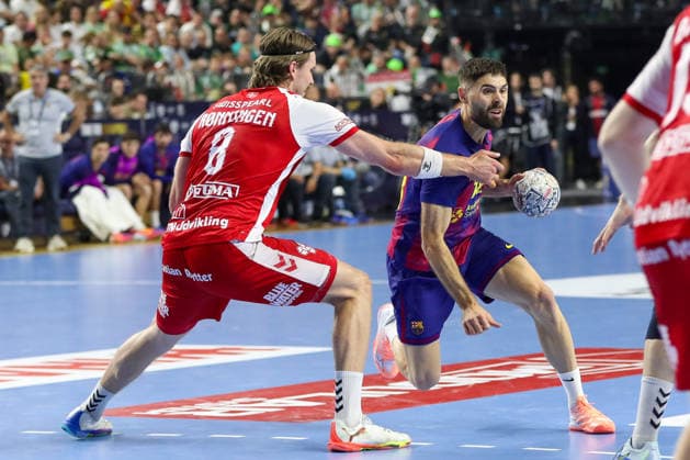 13 06 2026 ,xgox, Handball EHF Champions League semi-final Aalborg Handbold FC Barcelona emspor, v l Vetle Rönningen Aalborg, 8 , Blaz Janc Barcelona, 18 duel, duel, fight, tackle Köln