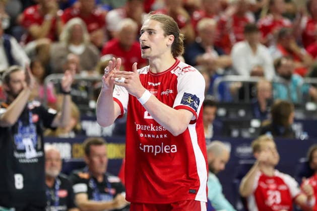 13 06 2026 ,xgox, Handball EHF Champions League semi-final Aalborg Handbold FC Barcelona emspor, v l Juri Knorr Aalborg, 21 gives instructions, gesticulates with arms, gesticulate, gives instructions Köln