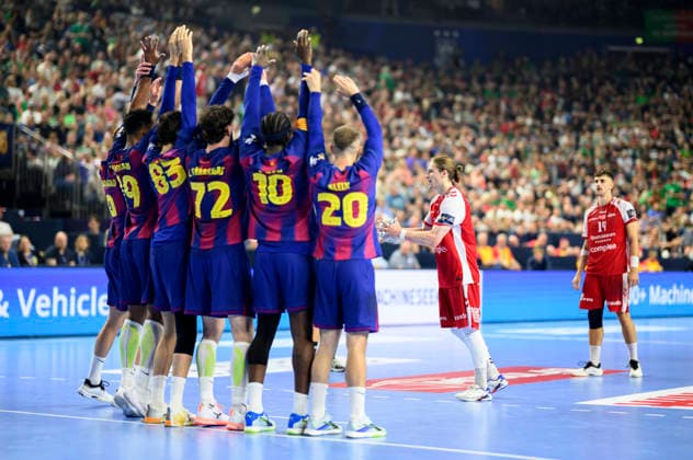 Juri Knorr r AH taking a free throw in front of Barcas free throw wall, action semi-final Aalborg Handbold AH vs Barca, on 13 06 2026 Mens Handball EHF Champions League Final4 2026, from 13 06 14 06 2026 in Cologne Germany Lanxess Arena