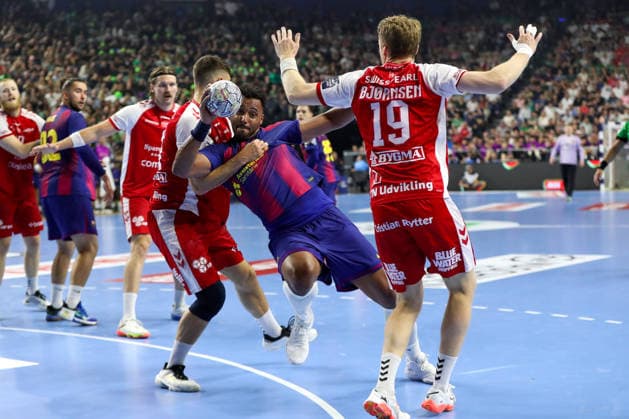 13 06 2026 ,xgox, Handball EHF Champions League semi-final Aalborg Handbold FC Barcelona emspor, v l Timothey N guessan N guessan, Barcelona, 19 , Kristian BjoÂ¶rnsen Aalborg, 19 duel, duel, fight, tackle Köln