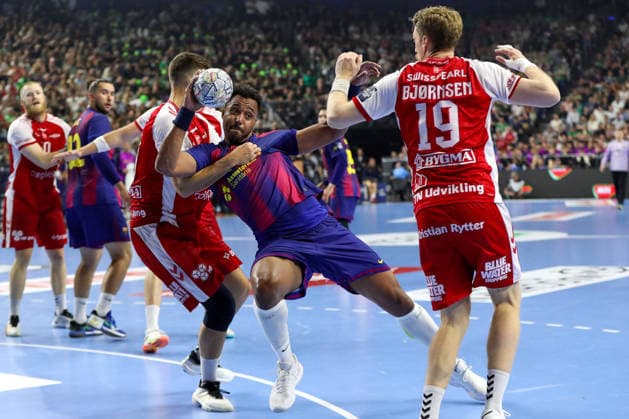 13 06 2026 ,xgox, Handball EHF Champions League semi-final Aalborg Handbold FC Barcelona emspor, v l Timothey N guessan N guessan, Barcelona, 19 , Kristian BjoÂ¶rnsen Aalborg, 19 duel, duel, fight, tackle Köln