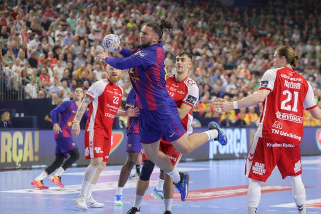 13 06 2025, xtgx, handball, EHF Champions League semi-final, Aalborg Handbold FC Barcelona v l Luis Frade Barcelona, 82 throws goal, goal scorer, scores goal, scores the goal Koeln
