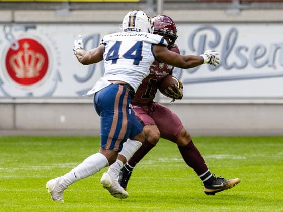 44 Davidson Larochel (Linebacker) Paris Lights tackle 11 Jonathan Scott (Running Back) Rhein Fire Rhein Fire vs Paris Lights, American Football, American Football League Europe, WEEK 4, 2026, 13.06.2026, Duisburg Schauinsland-Reisen-Arena Germany Copyright: xFootxBowl ChristopherxMettkenx