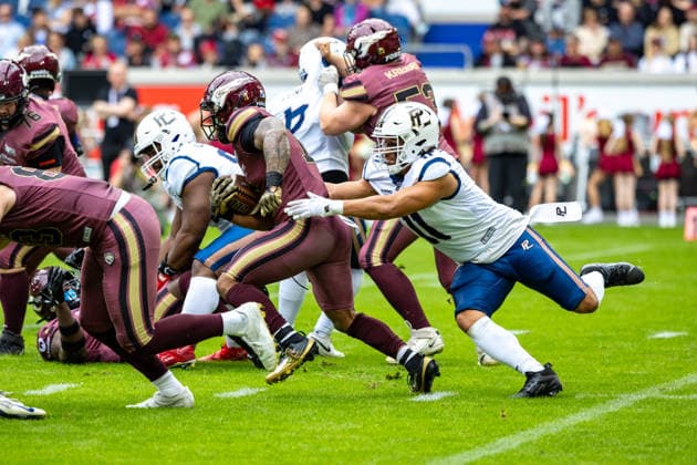 11 Zaire Ugapo (Defensive End) Paris Lights tackle 11 Jonathan Scott (Running Back) Rhein Fire Rhein Fire vs Paris Lights, American Football, American Football League Europe, WEEK 4, 2026, 13.06.2026, Duisburg Schauinsland-Reisen-Arena Germany Copyright: xFootxBowl ChristopherxMettkenx