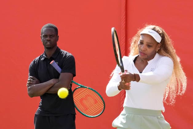 HSBC Championships - Day Six Jarmere Jenkins watches Serena Williams of the United States during an early morning practice session on Day 6 of The HSBC Championships 2026 women s tennis tournament at The Queen s Club in London, England, on June 13, 2026. London Greater London United Kingdom  Copyright: xOwenxHammondx originalFilename:hammond-thehsbcc260613_np9vw.jpg