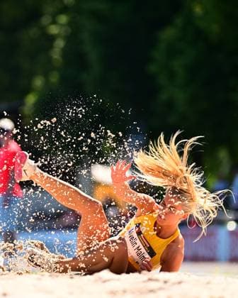 Elvelin Malm from Sweden lands explosively in the sand pit during the long jump, surrounded by splashing sand particles and flying hair The name Elvelin Malm is legible on the starting number in the picture Elvelin Malm Sweden during the long jump at the Michael Hoffmann Stadium in Mannheim Copyright: xMichaelxGelhardtx