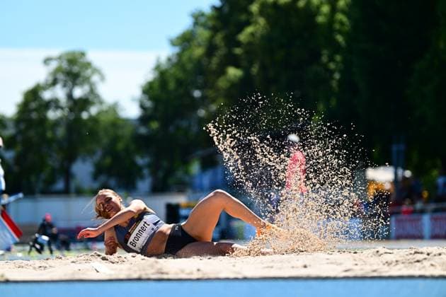 Antonia Bronnert from VfL Löningen lands in the sandpit during the triple jump at the Michael Hoffmann Stadium in Mannheim, surrounded by a cloud of sand The moment of landing is captured with full dynamics and visible emotion Antonia Bronnert 386 during the triple jump landing in the sand Copyright: xMichaelxGelhardtx