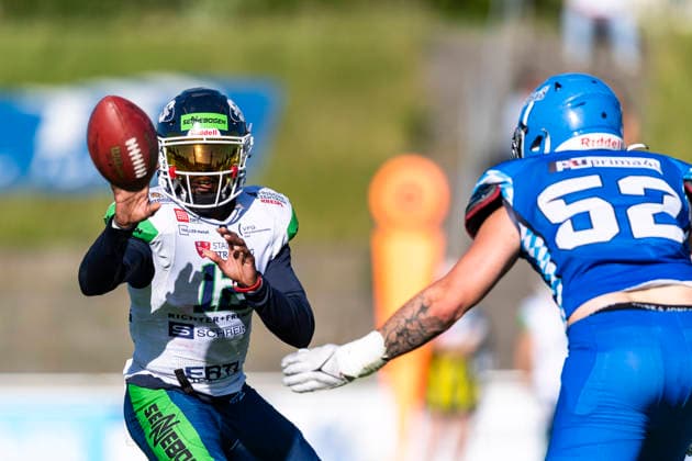 Sven Dorfner QB, Straubing Spiders, 12 with Leon Eisert Allgaeu Comets, LB, 52 GER, Allgaeu Comets vs Straubing Spiders, American Football, GFL, Season 2026, Week 06, 13 06 2026 GER, Allgaeu Comets vs Straubing Spiders, American Football, GFL, Season 2026, Week 06, 13 06 2026 Kempten Copyright: xEibner-Pressefoto FlorianxWolfx EP_FWF