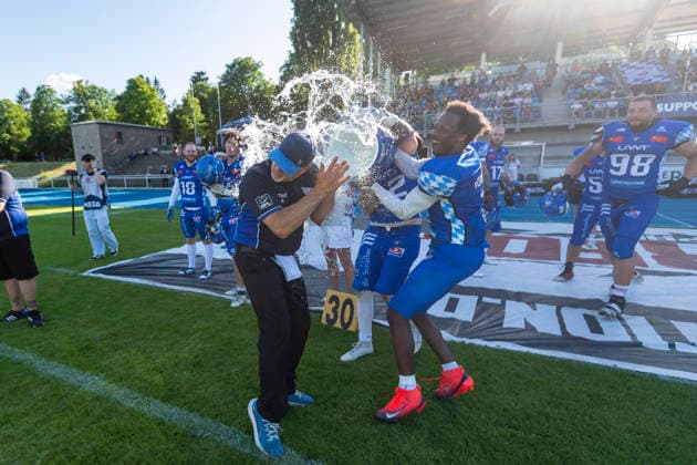 Water shower for Mark Priegnitz Allgaeu Comets, Headcoach of Leon Eisert Allgaeu Comets, LB, 52 and Chris Lipsey Allgaeu Comets, RB DB, 1 GER, Allgaeu Comets vs Straubing Spiders, American Football, GFL, Season 2026, Week 06, 13 06 2026 GER, Allgaeu Comets vs Straubing Spiders, American Football, GFL, Season 2026, Week 06, 13 06 2026 Kempten Copyright: xEibner-Pressefoto FlorianxWolfx EP_FWF