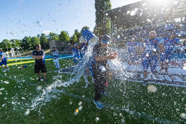 Water shower for Mark Priegnitz Allgaeu Comets, Headcoach of Leon Eisert Allgaeu Comets, LB, 52 and Chris Lipsey Allgaeu Comets, RB DB, 1 GER, Allgaeu Comets vs Straubing Spiders, American Football, GFL, Season 2026, Week 06, 13 06 2026 GER, Allgaeu Comets vs Straubing Spiders, American Football, GFL, Season 2026, Week 06, 13 06 2026 Kempten Copyright: xEibner-Pressefoto FlorianxWolfx EP_FWF