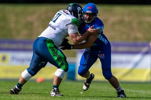 Philipp Pleischl OL, Straubing Spiders, 71 with Friedrich Rupp Allgaeu Comets, DE, 94 GER, Allgaeu Comets vs Straubing Spiders, American Football, GFL, Season 2026, Week 06, 13 06 2026 GER, Allgaeu Comets vs Straubing Spiders, American Football, GFL, Season 2026, Week 06, 13 06 2026 Kempten Copyright: xEibner-Pressefoto FlorianxWolfx EP_FWF
