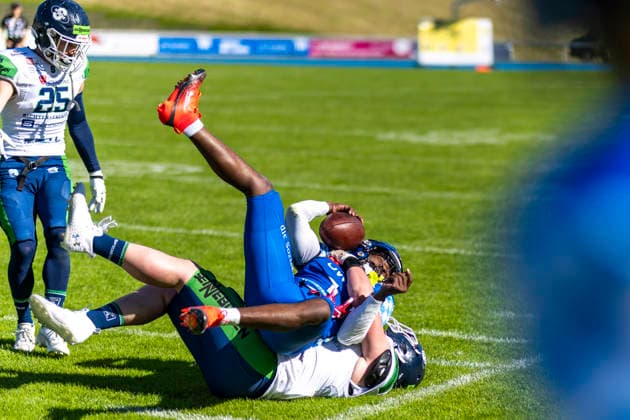 Chris Lipsey Allgaeu Comets, RB DB, 1 with Joshua Hassold LB, Straubing Spiders, 37 GER, Allgaeu Comets vs Straubing Spiders, American Football, GFL, Season 2026, Week 06, 13 06 2026 GER, Allgaeu Comets vs Straubing Spiders, American Football, GFL, Season 2026, Week 06, 13 06 2026 Kempten Copyright: xEibner-Pressefoto FlorianxWolfx EP_FWF