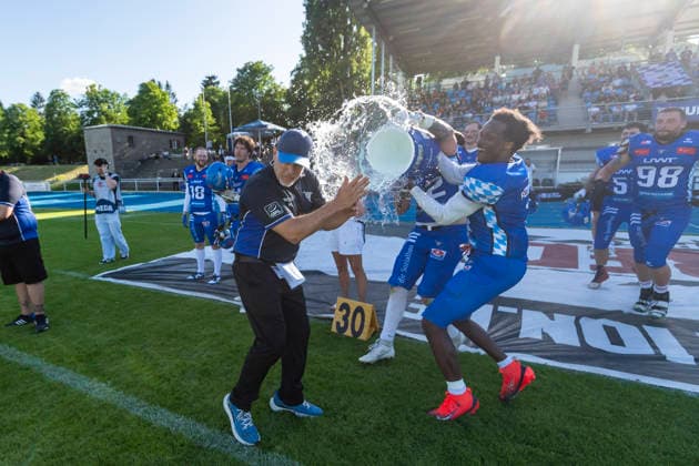 Water shower for Mark Priegnitz Allgaeu Comets, Headcoach of Leon Eisert Allgaeu Comets, LB, 52 and Chris Lipsey Allgaeu Comets, RB DB, 1 GER, Allgaeu Comets vs Straubing Spiders, American Football, GFL, Season 2026, Week 06, 13 06 2026 GER, Allgaeu Comets vs Straubing Spiders, American Football, GFL, Season 2026, Week 06, 13 06 2026 Kempten Copyright: xEibner-Pressefoto FlorianxWolfx EP_FWF