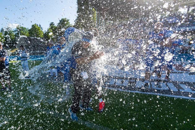 Water shower for Mark Priegnitz Allgaeu Comets, Headcoach of Leon Eisert Allgaeu Comets, LB, 52 and Chris Lipsey Allgaeu Comets, RB DB, 1 GER, Allgaeu Comets vs Straubing Spiders, American Football, GFL, Season 2026, Week 06, 13 06 2026 GER, Allgaeu Comets vs Straubing Spiders, American Football, GFL, Season 2026, Week 06, 13 06 2026 Kempten Copyright: xEibner-Pressefoto FlorianxWolfx EP_FWF