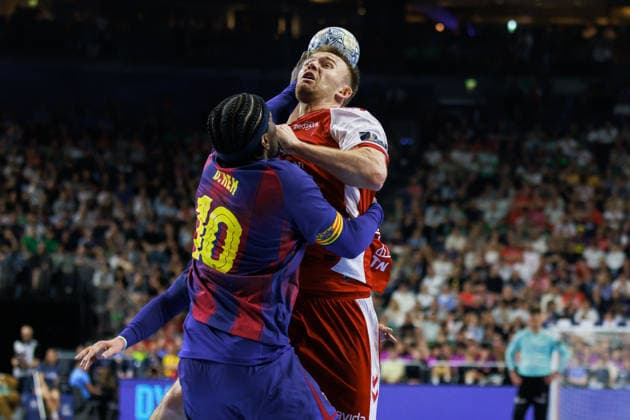 Thomas ARNOLDSEN Aalborg Handbold, 07 in duel against Dika MEM FC Barcelona Barca, 10 GER, Aalborg Handbold vs FC Barcelona, handball, TruckScout24 EHF FINAL4 2026, semi-final, 2025 2026 season, 13 06 2026, GER, Aalborg Handbold vs FC Barcelona, handball, TruckScout24 EHF FINAL4 2026, semi-final, 2025 2026 season, 13 06 2026, Cologne Copyright: xEibnerxPressefoto OliverxSchmidtx EP_OST
