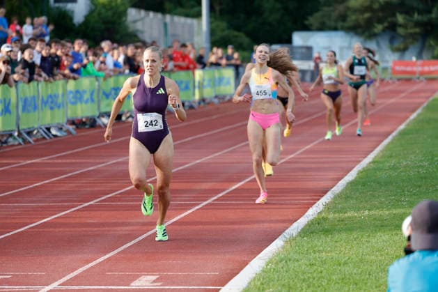 13 06 2026 Athletics Merck Laufgala Pfungstadt TSV stadium with top runs here 800m run two runners under 2 minutes No. 242 Majtie KOLBERG LG Kreis Ahrweiler in 1 58 67 min and No. 455 Ziva Remic Slovenia 2009 in 1 59 64 min Pfungstadt Hessen Germany