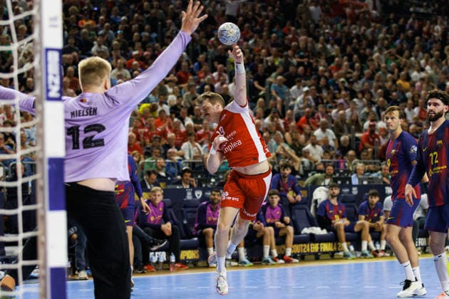 Kristian BJOERNSEN Aalborg Handbold, 19 scores a goal, action, goal throw GER, Aalborg Handbold vs FC Barcelona, handball, TruckScout24 EHF FINAL4 2026, semi-final, match time 2025 2026, 13 06 2026, GER, Aalborg Handbold vs FC Barcelona, handball, TruckScout24 EHF FINAL4 2026, semi-final, match time 2025 2026, 13 06 2026, Cologne Copyright: xEibnerxPressefoto OliverxSchmidtx EP_OST