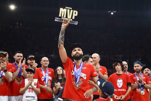 Basketball League, Finals, Trophy Ceremony - Evan Fournier, 94 of Olympiacos Piraeus recieves the MVP award during the trophy winning the Greek Basketball League after the finals series game 5 match between Olympiacos Piraeus and Panathinaikos AKTOR Athens held at Peace and Friendship Stadium, in Piraeus, Greece, on 13 June 2026. IMAGO ONE INCH PRODUCTIONS PIRAEUS Greece Copyright: xOnexInchxProductionsx 7000163
