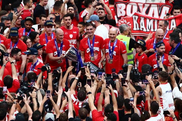 Basketball League, Finals, Trophy Ceremony - Georgios Bartzokas, Head Coach and Panayotis & Georgios Angelopoulos, owners of Olympiacos Piraeus celebrate with the trophy winning the Greek Basketball League after the finals series game 5 match between Olympiacos Piraeus and Panathinaikos AKTOR Athens held at Peace and Friendship Stadium, in Piraeus, Greece, on 13 June 2026. IMAGO ONE INCH PRODUCTIONS PIRAEUS Greece Copyright: xOnexInchxProductionsx 7000210