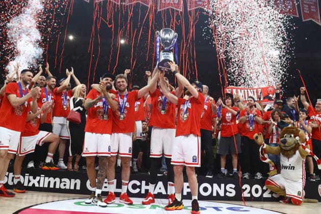 Basketball, Greece, Olympiakos Piraeus are champions after beating Panathinaikos Athens in the final