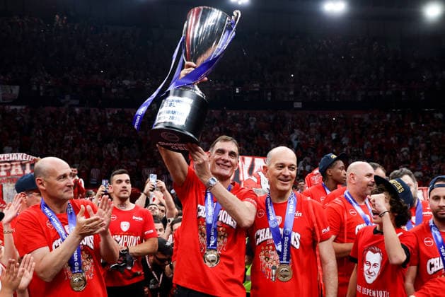Olympiacos wins Greek Basketball League championship PIRAEUS, GREECE - JUNE 13: Head Coach of Olympiacos Giorgos Bartzokas (C) celebrates winning the championship at the end of the 5th and last match of the Greek Basketball League finals between Olympiacos Piraeus and Panathinaikos at Peace and Friendship Stadium in Piraeus, Greece on June 13, 2026. Georgia Panagopoulou Anadolu Piraeus Greece. Editorial use only. Please get in touch for any other usage.  Copyright: x2026xAnadoluxGeorgiaxPanagopouloux