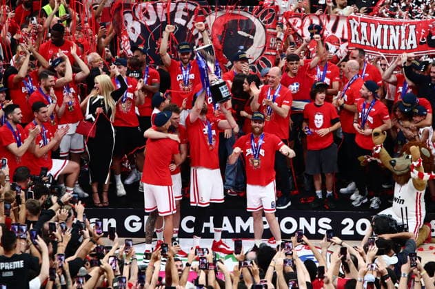 Basketball League, Finals, Trophy Ceremony - Players of Olympiacos Piraeus celebrate with the trophy winning the Greek Basketball League after the finals series game 5 match between Olympiacos Piraeus and Panathinaikos AKTOR Athens held at Peace and Friendship Stadium, in Piraeus, Greece, on 13 June 2026. IMAGO ONE INCH PRODUCTIONS PIRAEUS Greece Copyright: xOnexInchxProductionsx 7000217