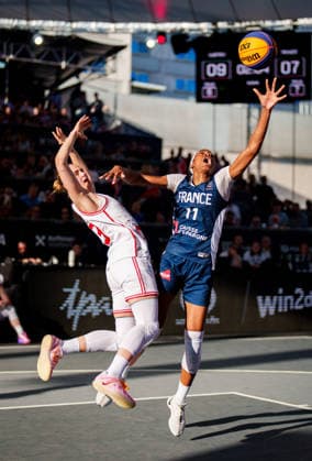 BASKETBALL - FIBA 3x3 World Tour VIENNA,AUSTRIA,13.JUN.26 - BASKETBALL - FIBA 3x3 World Tour. Image shows Simone Sill (AUT) and Myriam Djekoundade (FRA).  GEPAxpictures xEdgarxEisner