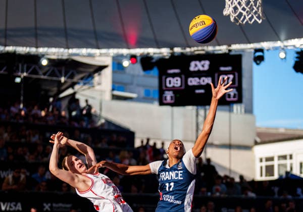 BASKETBALL - FIBA 3x3 World Tour VIENNA,AUSTRIA,13.JUN.26 - BASKETBALL - FIBA 3x3 World Tour. Image shows Simone Sill (AUT) and Myriam Djekoundade (FRA).  GEPAxpictures xEdgarxEisner