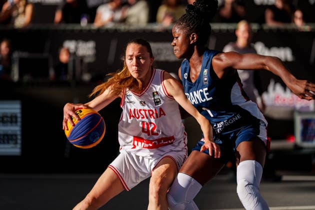 BASKETBALL - FIBA 3x3 World Tour VIENNA,AUSTRIA,13.JUN.26 - BASKETBALL - FIBA 3x3 World Tour. Image shows Sigrid Koizar (AUT) and Marie Mane (FRA).  GEPAxpictures xEdgarxEisner