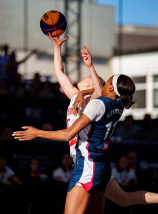 BASKETBALL - FIBA 3x3 World Tour VIENNA,AUSTRIA,13.JUN.26 - BASKETBALL - FIBA 3x3 World Tour. Image shows Sigrid Koizar (AUT) and Myriam Djekoundade (FRA).  GEPAxpictures xEdgarxEisner