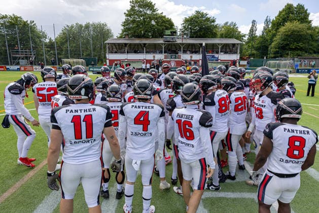 13 06 2026 American Football German Football League 2026 Kiel Baltic Hurricanes Düsseldorf Panther Kiel in green, Düsseldorf in white The Düsseldorf Panther shortly before the start of the game Kiel Kilia Stadium, Hasseldieksdammer Schleswig Holstein Germany
