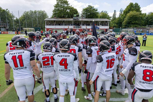 13 06 2026 American Football German Football League 2026 Kiel Baltic Hurricanes Düsseldorf Panther Kiel in green, Düsseldorf in white The Düsseldorf Panther shortly before the start of the game Kiel Kilia Stadium, Hasseldieksdammer Schleswig Holstein Germany