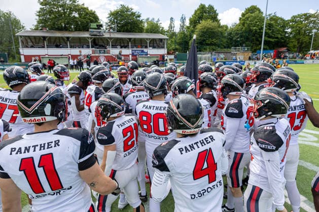 13 06 2026 American Football German Football League 2026 Kiel Baltic Hurricanes Düsseldorf Panther Kiel in green, Düsseldorf in white The Düsseldorf Panther shortly before the start of the game Kiel Kilia Stadium, Hasseldieksdammer Schleswig Holstein Germany