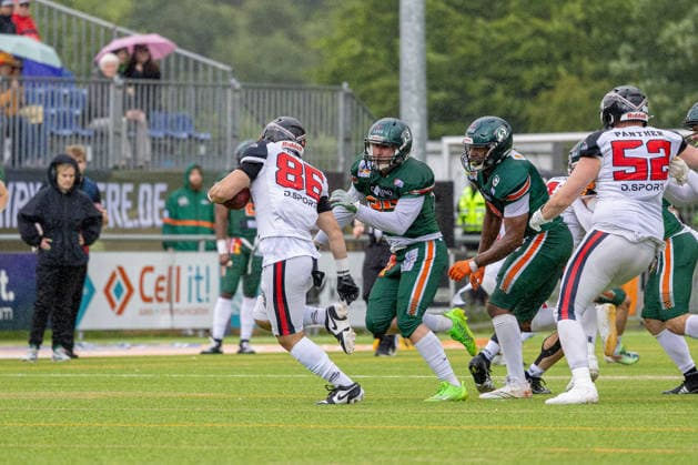 13 06 2026 American Football German Football League 2026 Kiel Baltic Hurricanes Düsseldorf Panther Kiel in green, Düsseldorf in white center Mahsun Cakar li , Bodo Bilitewski Kiel Kilia Stadion, Hasseldieksdammer Schleswig Holstein Germany