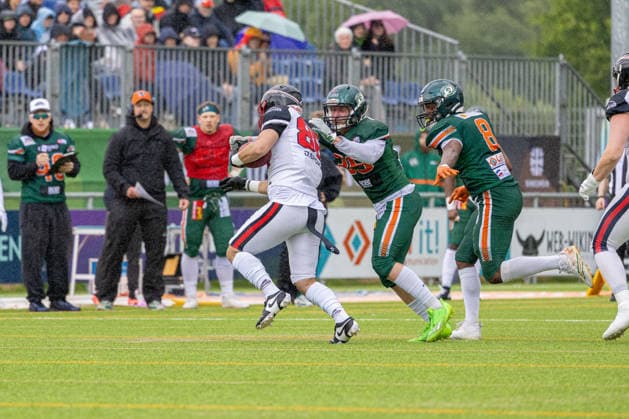 13 06 2026 American Football German Football League 2026 Kiel Baltic Hurricanes Düsseldorf Panther Kiel in green, Düsseldorf in white center Mahsun Cakar li , Bodo Bilitewski Kiel Kilia Stadion, Hasseldieksdammer Schleswig Holstein Germany